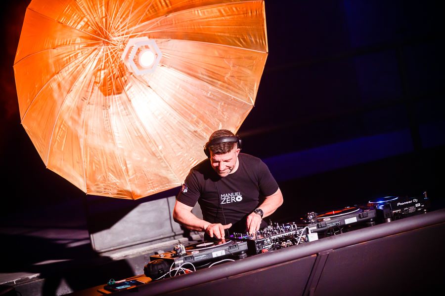 Manuel Zero live